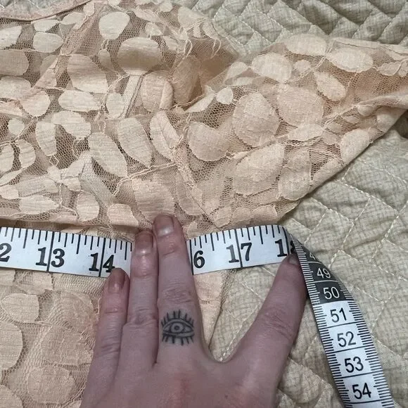 Free People Cream 3/4 Sleeve Lace Overlay V-shaped Fit & Flare A-line
Dress 4 - Picture 5 of 14